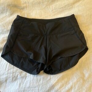 lululemon hotty hot shorts 2.5” lined